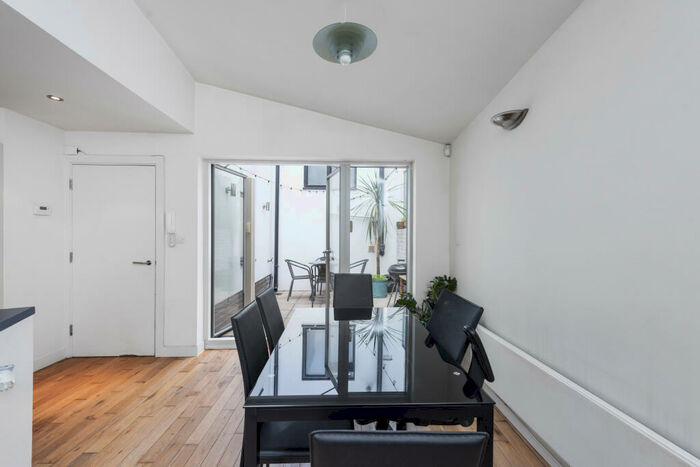 1 Bedroom Apartment For Sale In Liverpool Road, London, N1