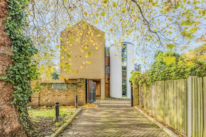 2 Bedroom Flat To Rent In The Point, East Sheen, SW14