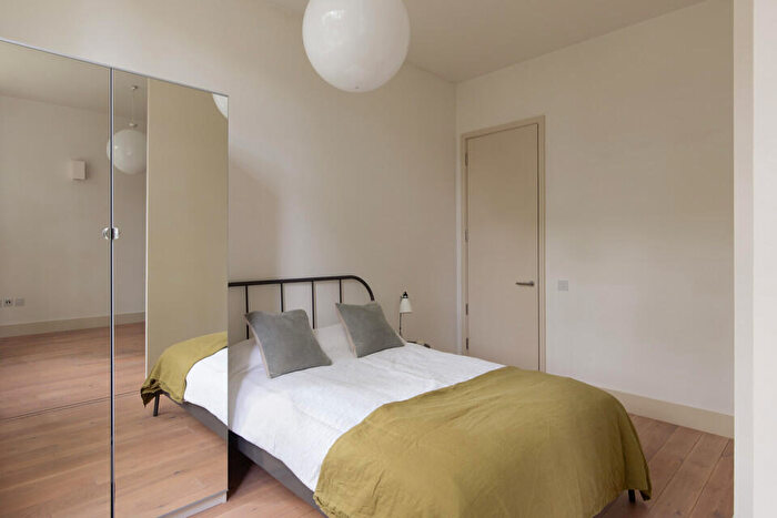 1 Bedroom Flat For Sale In Camberwell Grove, Camberwell, SE5