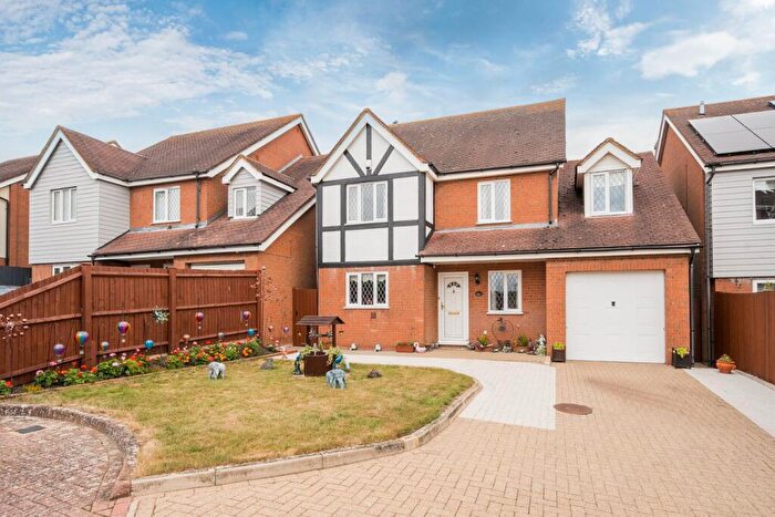 5 Bedroom Detached House For Sale In Buxton Close, Meppershall, Shefford, SG17