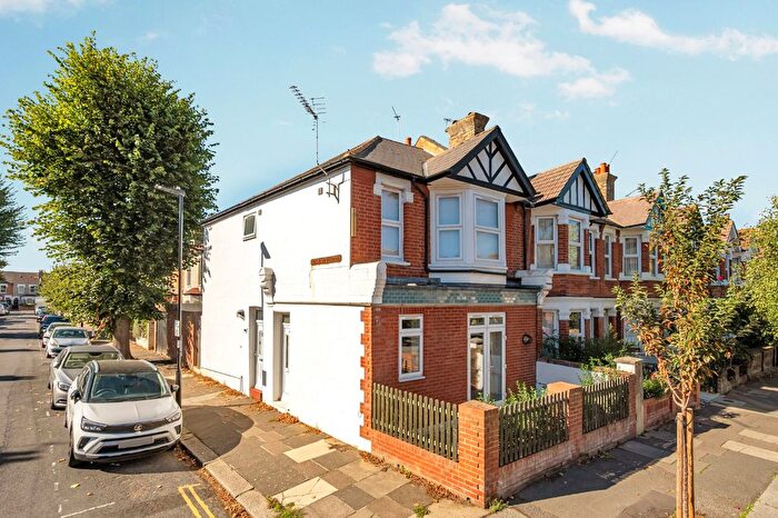 2 Bedroom Flat For Sale In Seaford Road, London, Greater London, W13
