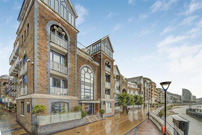 2 Bedroom Block Of Apartments For Sale In Clove Hitch Quay, SW11