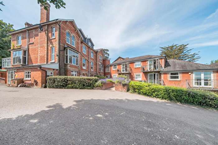 1 Bedroom Flat To Rent In Canal Hill, Tiverton, EX16