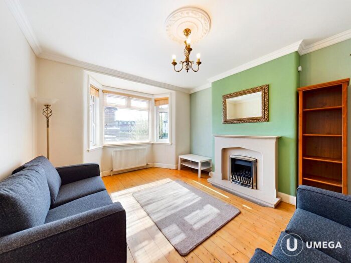 2 Bedroom Apartment To Rent In Glendevon Terrace, Balgreen, Edinburgh, EH12