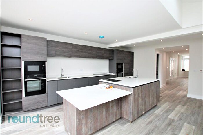 5 Bedroom House For Sale In Southfields, Hendon, NW4