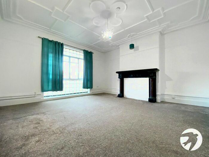 1 Bedroom Flat To Rent In Railway Street, Chatham, Kent, ME4