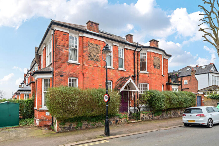 3 Bedroom Flat For Sale In Wellfield Avenue, Muswell Hill, London, N10