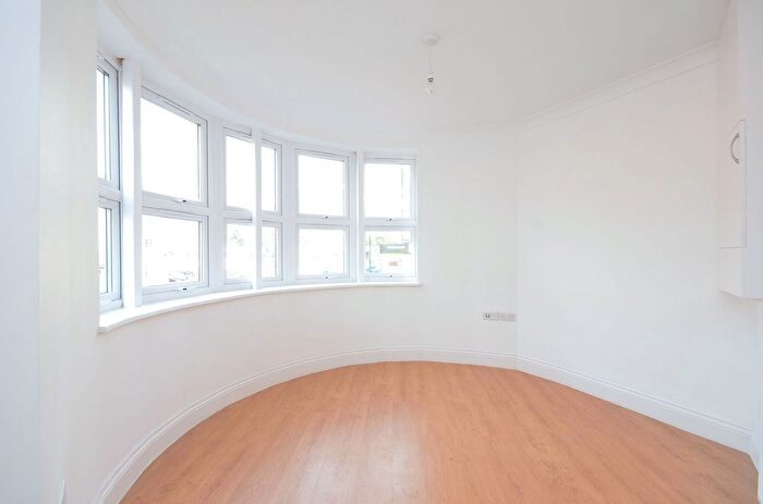 2 Bedroom Flat To Rent In Horn Lane, Acton, W3