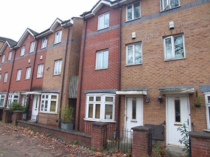 4 Bedroom Town House To Rent In Stretford Road, Hulme, M15