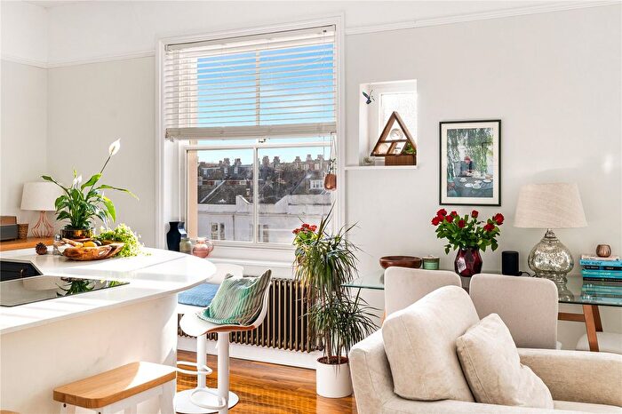 3 Bedroom Maisonette To Rent In Medina Villas, Hove, East Sussex, BN3