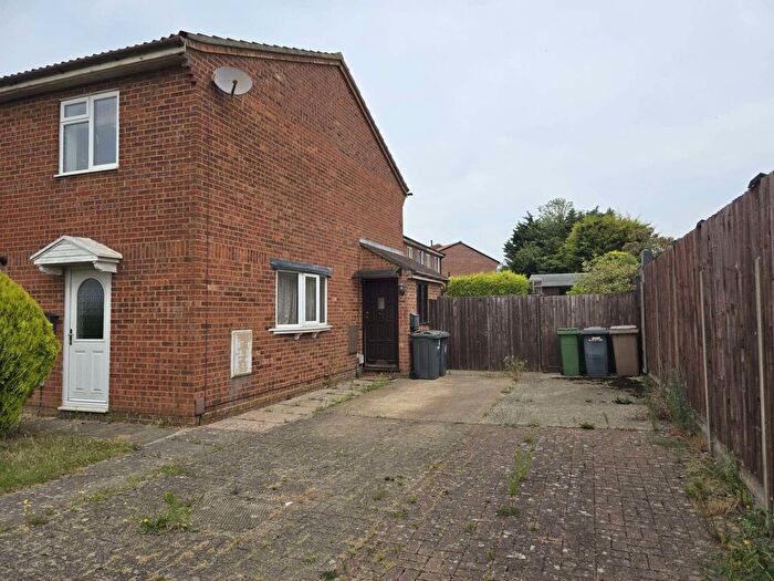 1 Bedroom Flat To Rent In Close To Airport - Linbridge Way, Luton, LU2