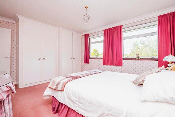 4 Bedroom Detached House For Sale In The Fairway, Midhurst, West Sussex, GU29