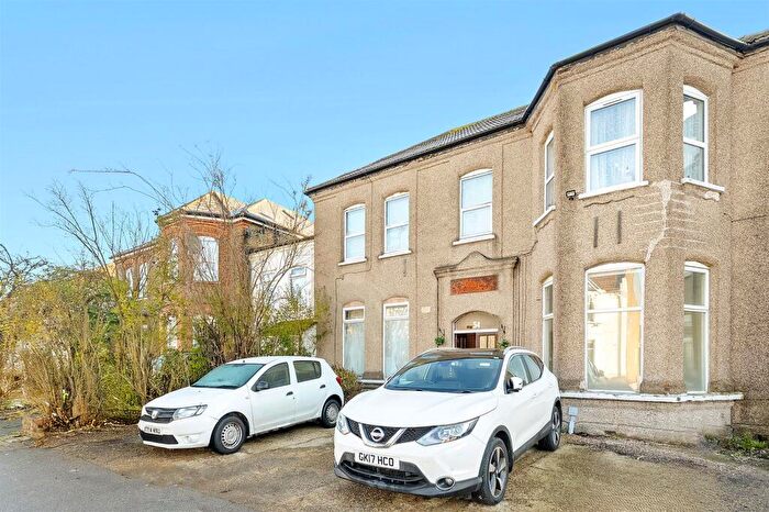 1 Bedroom Flat For Sale In Aldborough Road South, Seven Kings, IG3