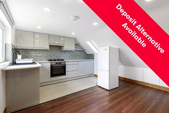 3 Bedroom Flat To Rent In Oak Tree Dell, London, NW9