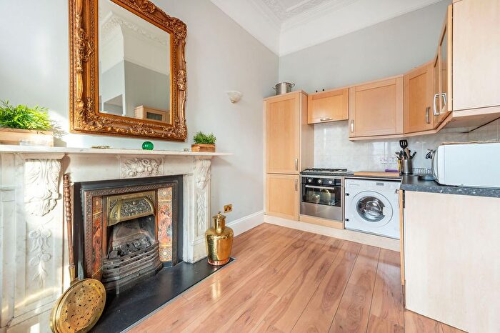 1 Bedroom Flat To Rent In St Stephens Gardens, Notting Hill Gate, London, W2