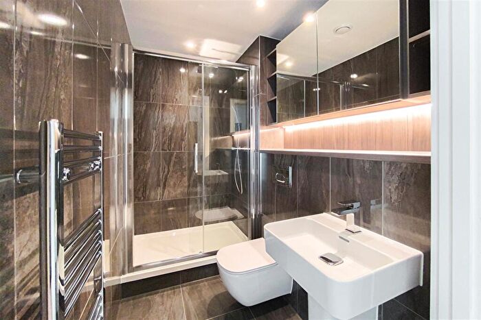 2 Bedroom Apartment To Rent In Elizabeth Tower, M15