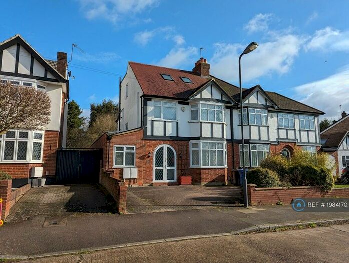 4 Bedroom Semi-Detached House To Rent In George V Avenue, Pinner, HA5