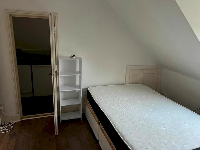 1 Bedroom Flat To Rent In Woodbourne Avenue, London, SW16