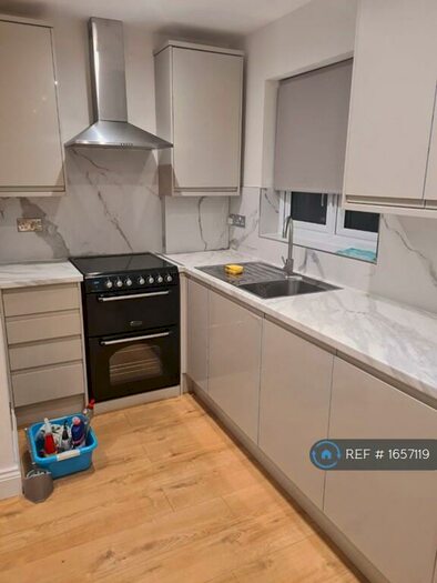 2 Bedroom Flat To Rent In Dalmeny Road, New Barnet, Barnet, EN5