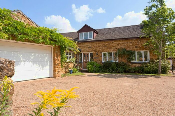 3 Bedroom Bungalow To Rent In Tanners Lane, Adderbury, Banbury, OX17