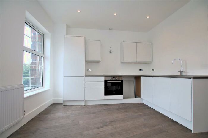 Studio To Rent In Watford Way, NW4