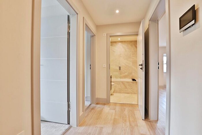 2 Bedroom Flat For Sale In Christchurch Road, Bournemouth, Dorset, BH1