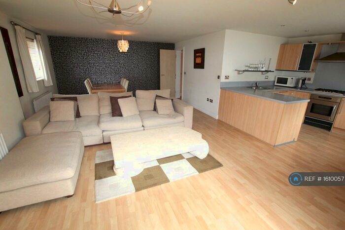 3 Bedroom Flat To Rent In Castle Marina, Nottingham, NG7