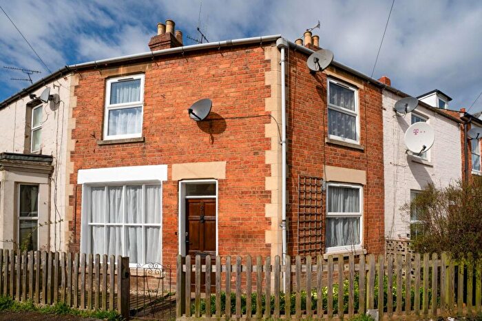 2 Bedroom Terraced House To Rent In South Street, Banbury, Oxfordshire, OX16