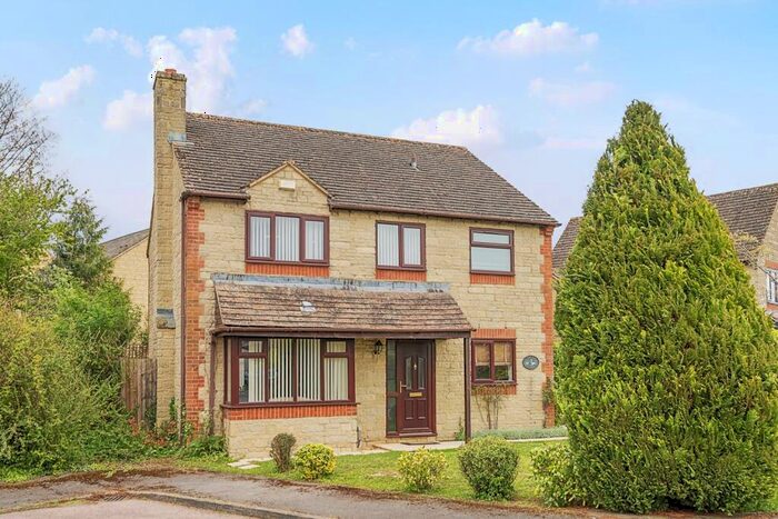 4 Bedroom Detached House To Rent In Garner Close, Carterton, Oxon, OX18