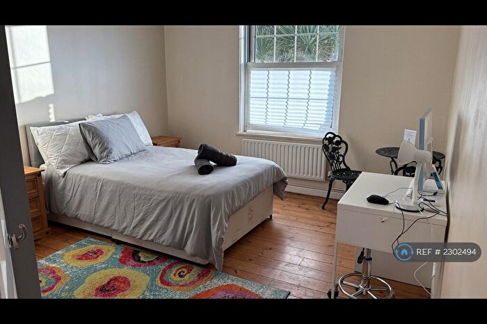 2 Bedroom Flat To Rent In Green Lane, Morden, SM4
