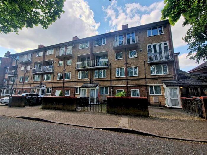 3 Bedroom Flat To Rent In St. Columbas Drive, Rednal, Birmingham, B45