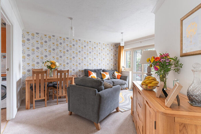 1 Bedroom Flat For Sale In Cedar Court, Cleeve Road, Downend, BS16