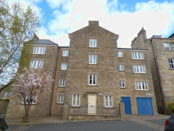 2 Bedroom Apartment To Rent In Castle Park Mews, Lancaster, LA1
