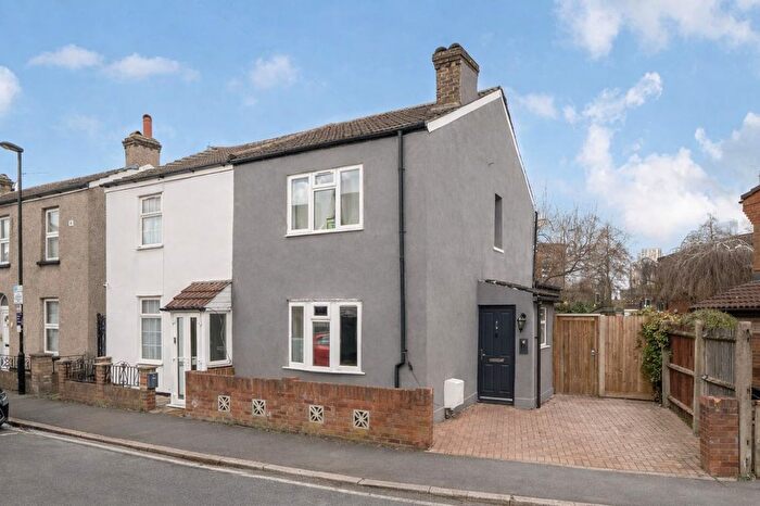 2 Bedroom End Terrace House For Sale In Waddon Road, Croydon, CR0