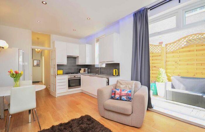 2 Bedroom Flat To Rent In Hazelbourne Road, SW12