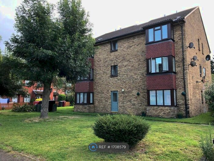 Studio To Rent In Mead Avenue, Langley, Slough, SL3