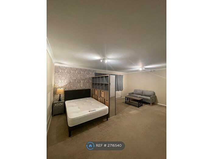 Studio To Rent In Montague Road, London, SW19