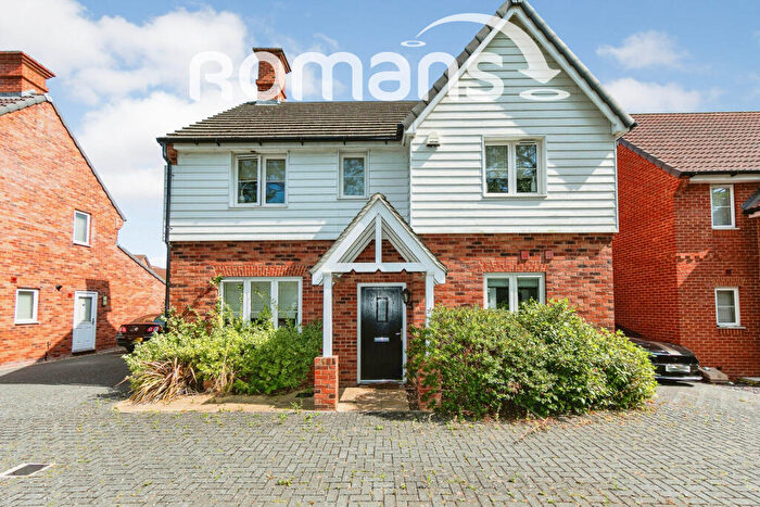 4 Bedroom Detached House To Rent In Millers Grove, Woodley, Reading, RG5