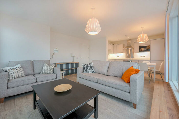 2 Bedroom Flat To Rent In Stableyard Apartments, Balham Hill, Balham, London, SW12