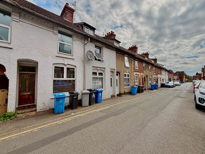 3 Bedroom House To Rent In Wellington Street, Kettering, NN16