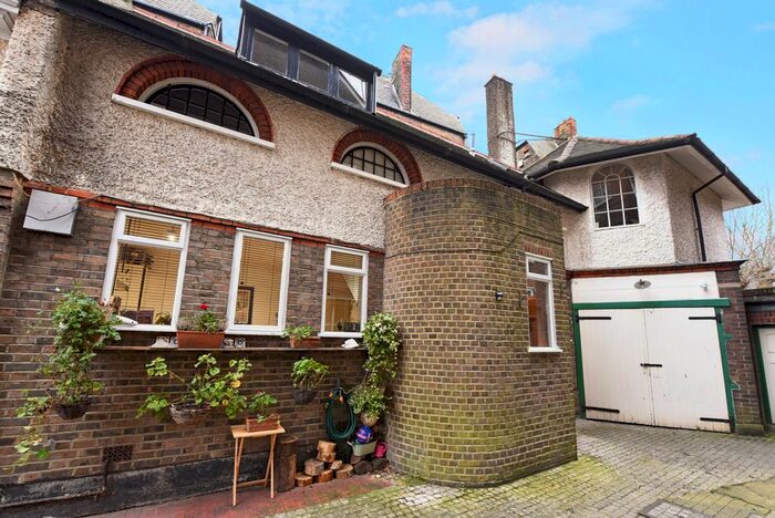 2 Bedroom Mews House To Rent In Drewstead Road, London, SW16