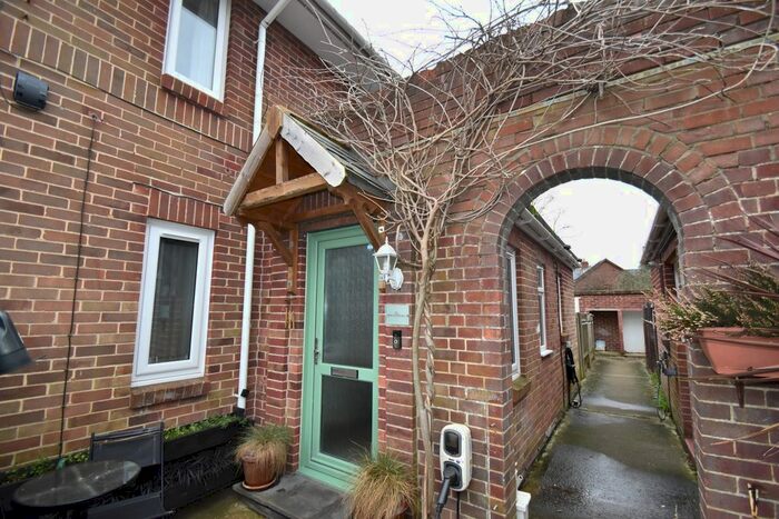 2 Bedroom Maisonette To Rent In Cort Way, Fareham, PO15