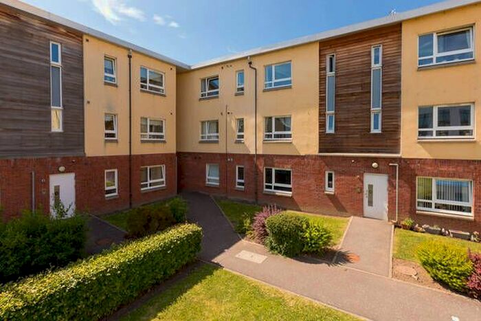 2 Bedroom Flat To Rent In New Mart Place, Chesser, Edinburgh, EH14