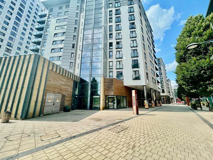 2 Bedroom Apartment To Rent In The Boulevard, Leeds Dock, Leeds, LS10