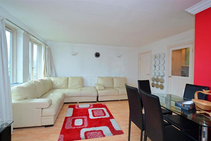 1 Bedroom Apartment To Rent In Three Colt Street, Limehouse, E14