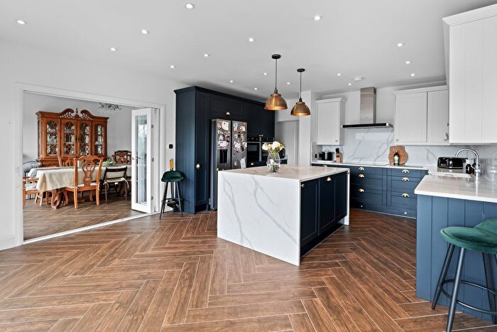 5 Bedroom Detached House For Sale In Kingsdown Avenue, South Croydon, CR2