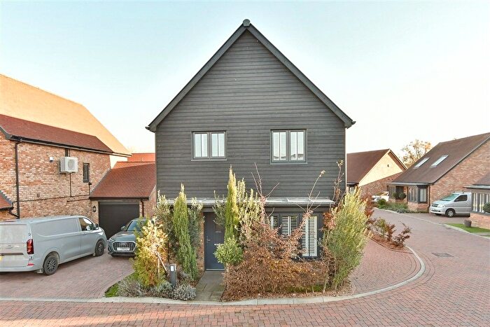 3 Bedroom Detached House For Sale In Round Top Close, Cliffe Woods, Rochester, Kent, ME3