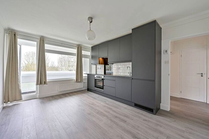 2 Bedroom Flat To Rent In Tunworth Crescent, Roehampton, London, SW15