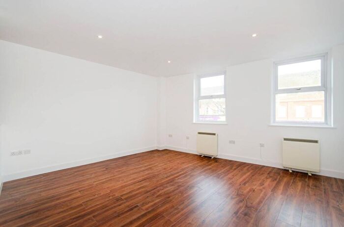 2 Bedroom Flat To Rent In Bridge Street, Pinner, HA5