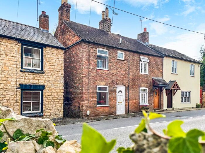 2 Bedroom End Of Terrace House For Sale In High Street, Deanshanger, Milton Keynes, MK19